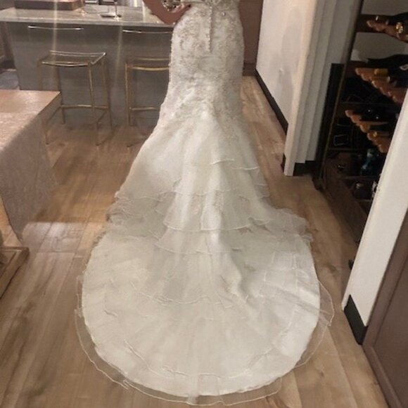 Custom wedding gown - Picture 15 of 16